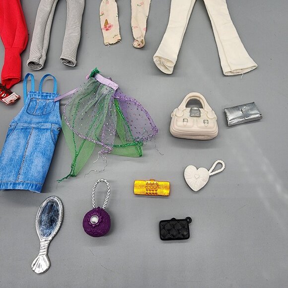 Barbie Dolls Lot w/ 3 Dolls, 30+ Clothes & Accessories Mixed Outfits - Picture 16 of 16